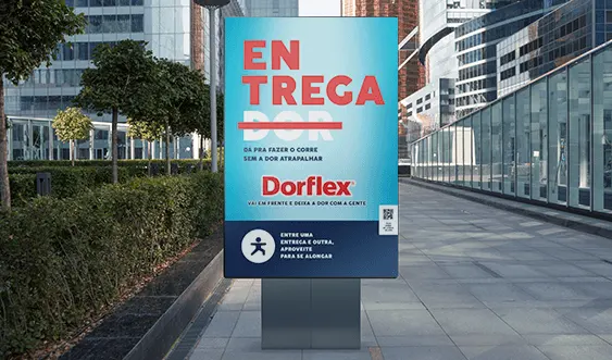 Foto ilustrativa do produto Dorflex Uno em um banner de rua